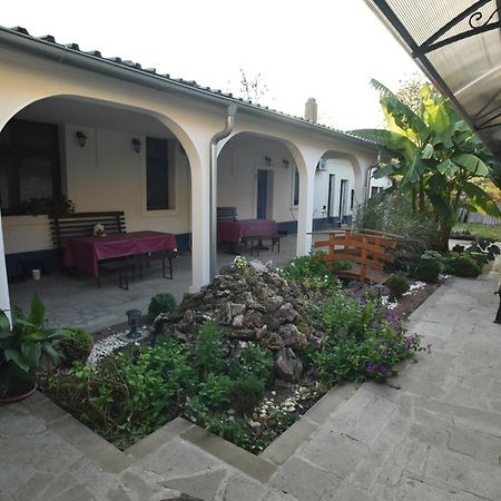 Hotel Eco Rural Tourism Association Skorenovac Extérieur photo