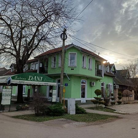 Hotel Eco Rural Tourism Association Skorenovac Extérieur photo